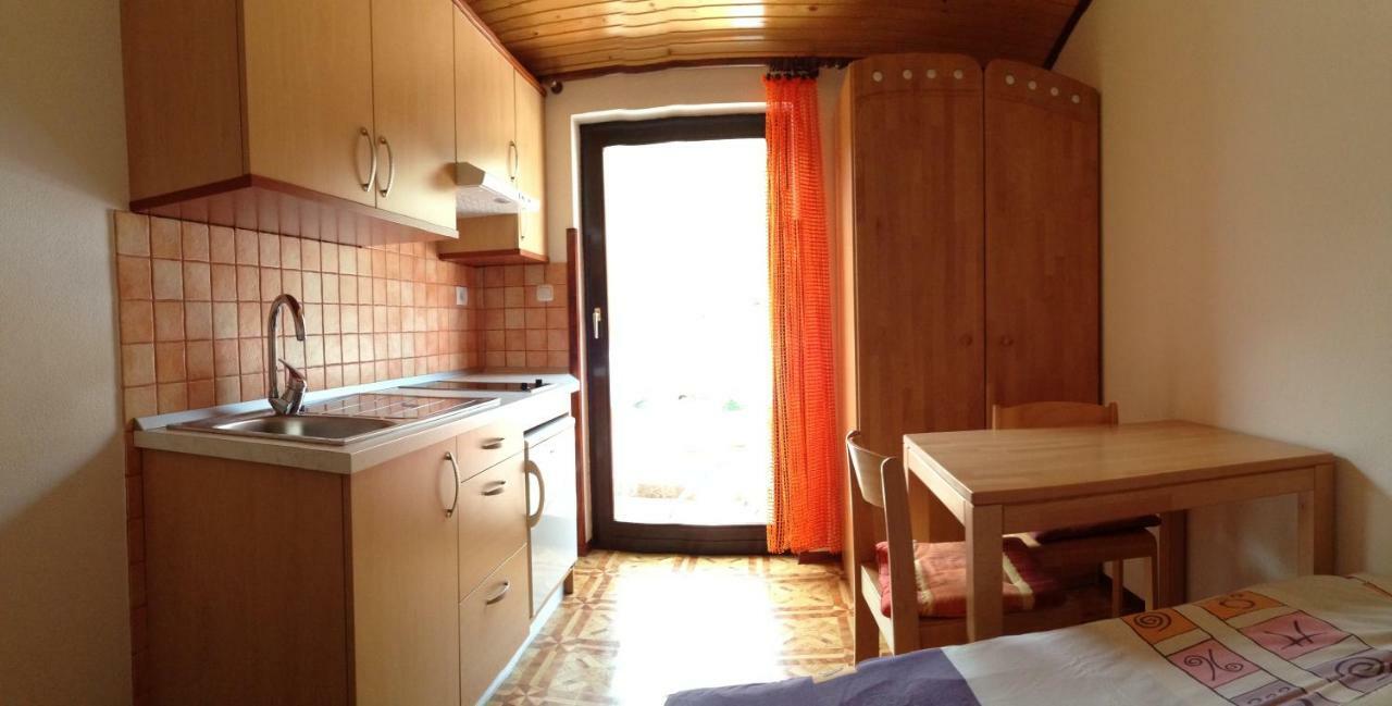 Apartmani Lisac Baška Exterior foto