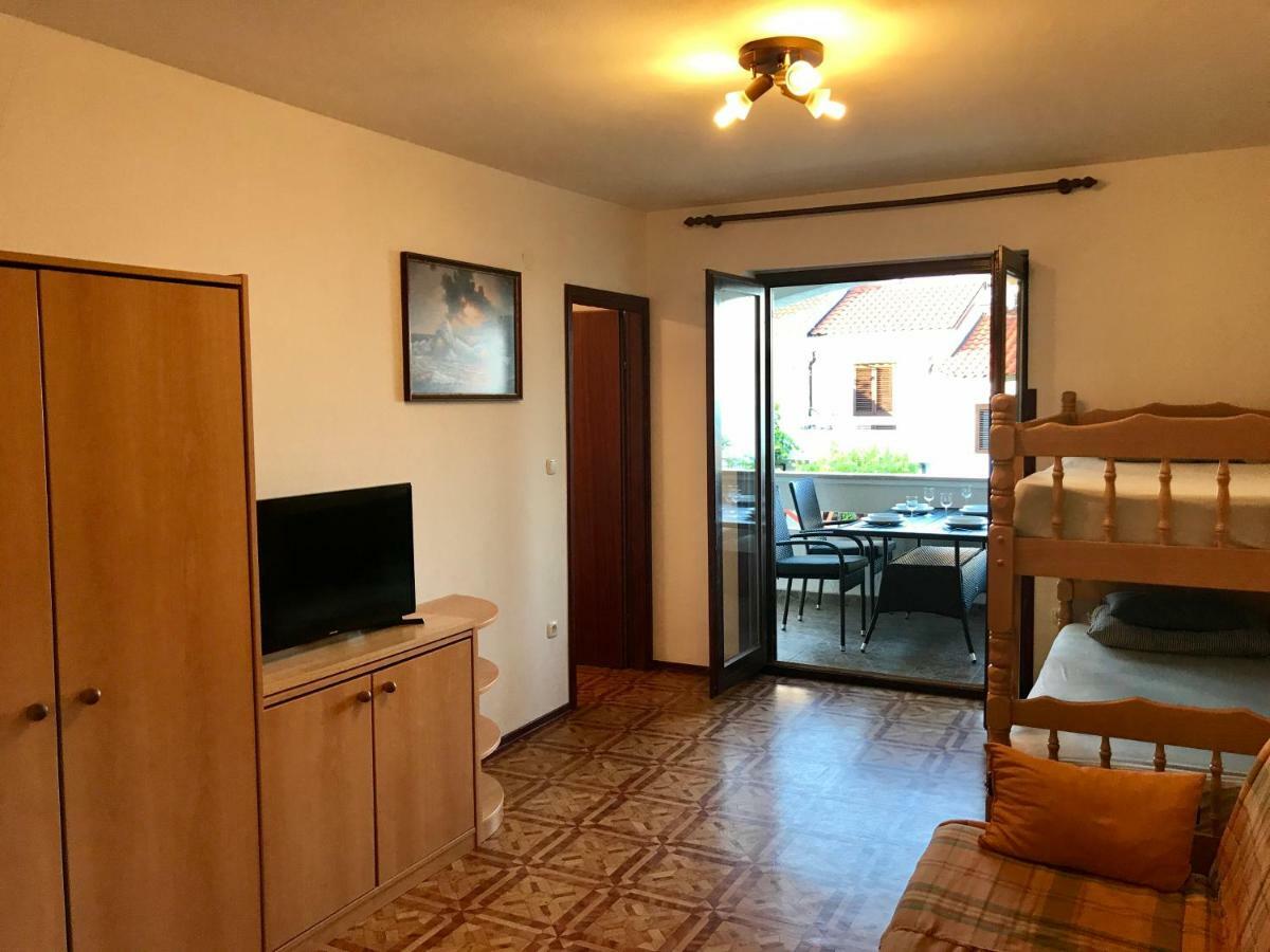 Apartmani Lisac Baška Exterior foto